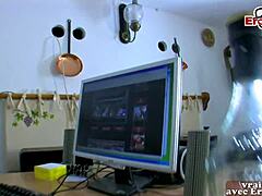 MILF blonde française star dans une vidéo maison d'éjaculation anale