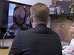 Érett szerelmi történet két érett nővel, akik megosztanak egy kemény farkat