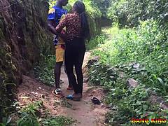 Bu BBC yıldızı avcı karısını turnede pompalamaya takıntılıyım!