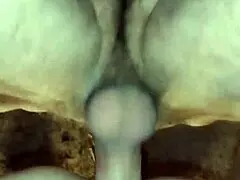 Вау, моя девка мощно сквиртит на загнутом хуе!