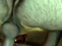 Вау, моя девка мощно сквиртит на загнутом хуе!