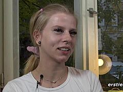 פיקסי מתגרה פלאג תחת בצורת לב, רוצה לראות משחקת? 😜