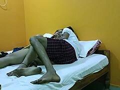 힌디 스타일로 아름다운 의붓여동생과 하드코어 박기