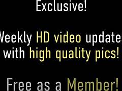 אמא אסייתית חזה שופע מקסין X משחקת בחור מגולח