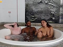 Emo Teen 18+ Og Milf Delte Over Et Tusind Mænd I Vilde Soveværelse Historier