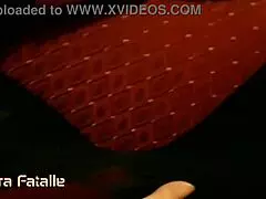 MILF berambut merah lancap klimaks berpakaian POV cepat