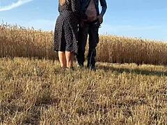 Fuj, tá sexy BBW milf mi vysala kokot dosucha na poli!