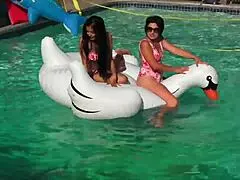 Confere a Roxy Summers, que gata safada!