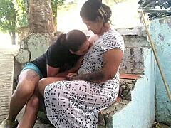 Jiran Colombia Saya, Lesbian, Sentiasa Haus Pada Saya. Saya Ingin Cuba Seks Lesbian dan Lihat Apa Berlaku.