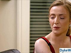 この女教師が生徒二人と野レズ乱交耐えられるか？