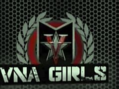 OMG, gledati bujno milf Julia Ann razpreti nogavice za moža in tisti veliki kurac je neverjetno! Tako vroče videti, kako vzame vse! 😍