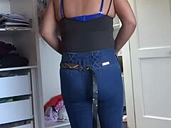 Adoro provocar com minha bunda pro enteado bater punheta