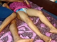 היי אחי רוצה לראות אותי דופק אמא חורגת חמה במיטה הערב?