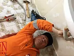 housewife with no panties luring the plumber for action