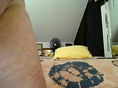 dawnskye1962 pokazuje swój duży soczysty tyłek do czczenia