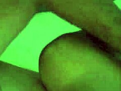 Δες αυτό το σκληρό αναλικό γαμήσι στο πλήρες βίντεο! Κοντινά πλάνα από MILF με μεγάλα στήθια που βογκάει δυνατά.