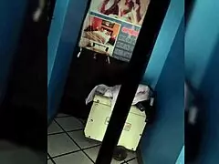 Me Encanta Chuparte La Polla Sin Condón Se Siente Rico - Madrastra Cachonda Espera A Su Hijastro En La Habitación Para Lamer Pija