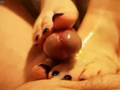 best footjob cumshot closeup with amateur wife toes