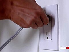 Sara St Clair błyszczy w wywiadach milf z wprawnymi lodziami w biurze