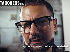 أشعر بالبراءة الشديدة في استخدام ميلف الثديين الكبيرين سوفرين ساير كلعبة قذرة