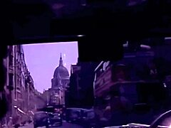 Retro pielęgniarki w scenie z vintage szpitala