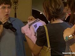 18-jarige maagd Olivia Alaina May voor het eerst