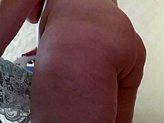 مرحبا، هل رأيت الكام المخفي يلتقط مؤخرة زوجتي الناضجة الكبيرة؟