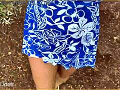 Wow älskar naken i publiken flashar kjol för vågade kickar!