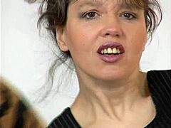 Волосатая девчонка трогает себя только для твоих глаз сегодня