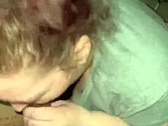 ميلف تبلع لبن بعد مص زب كبير