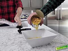 Naomi Blue Naikin Kontol Matang dengan Energi Liar