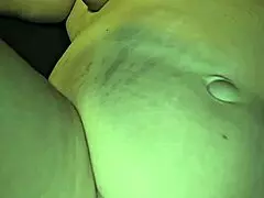 watch this thicc milf cum hard!