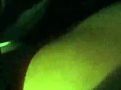 Sen kveld slapp sugetitt fra svart milf