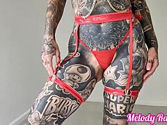 hei, tsekkaa tää läpinäkyvä mikrobikini koe melody radfordin kanssa