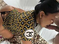 Latina gospodinja čaka z ogromno ritko po delu