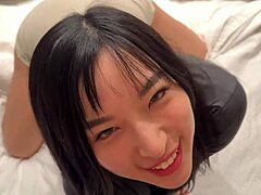 Hé, ez a cuki ázsiai csaj rászedett egy srácot, hogy kilőjön a No Nut November alatt! 😂