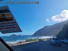 Levei meu cara pra praia nudista pela primeira vez. O pau grande dele fez todo mundo olhar!