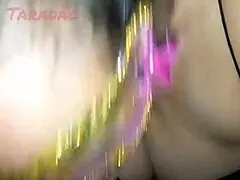 Gozando na boca com tetas grandes