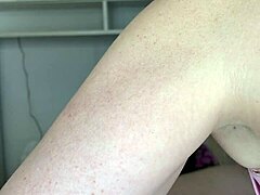 ホットチックがグローブでデカチンにワックス