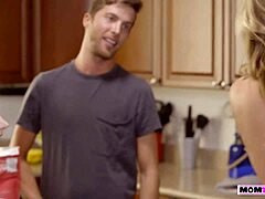 熟女教18+少女吸男友大鸡巴的最佳方式