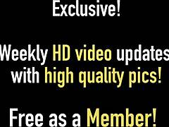 Milujem ponoriť sa do orientálnych skillov Maxine X, ako tvrdne olizuje curvynu Carmen Valentinu.