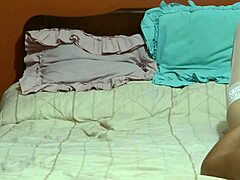 Gensidig onani bliver til vild knepning med min stedbror, kommer dybt inde.