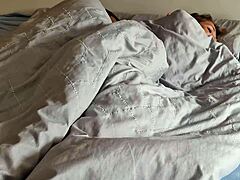 Żona rano ma mokrą cipkę gotową na intensywne palcowanie i rżnięcie!