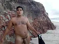 ユーリ・ガウショ見てよ！パラダイス夫婦のロイラ・ニンフェタがヌーディストビーチで見知らぬ男にフェラして犯される