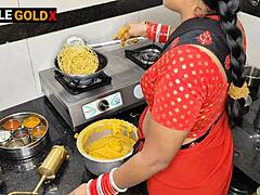 Komal, bana rahi thi namkeen, devar ne Diwali par bhAbhi ko pela