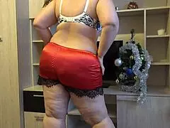 Christmas Curvy Milf Shakes Big Ass in Double Penetration Play