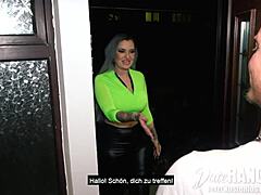 Nemůžu odolat vymrdání tetované kurvy Alexxa Vice v kuchyňském chaosu