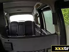 Si bimbo pirang classy London tak tahan pemandu teksi tua