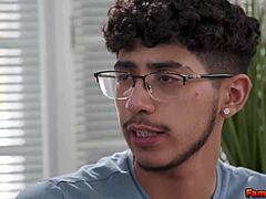 Diego Perez lærer tittfucking av stemor Kenzie Taylor sine store pupper