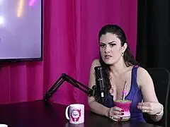 Ela começou como acompanhante em um momento de dificuldade e não se sentia digna em ter um relacionamento